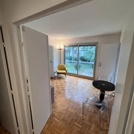 2 Pieces Sur Jardin Daire Paris