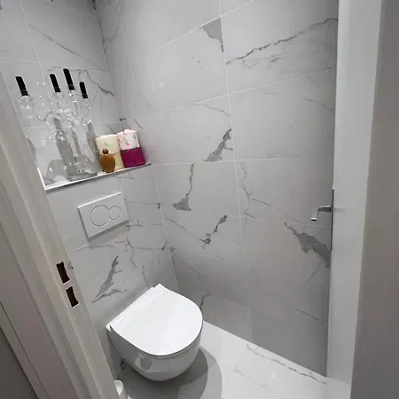 Daire 2 Pieces Sur Jardin Paris